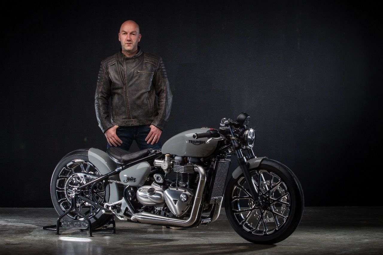 Der belgische Meister-Customizer Fred „Krugger“ Bertrand und sein jüngstes Baby: ein Umbau der Triumph Bonneville Bobber.