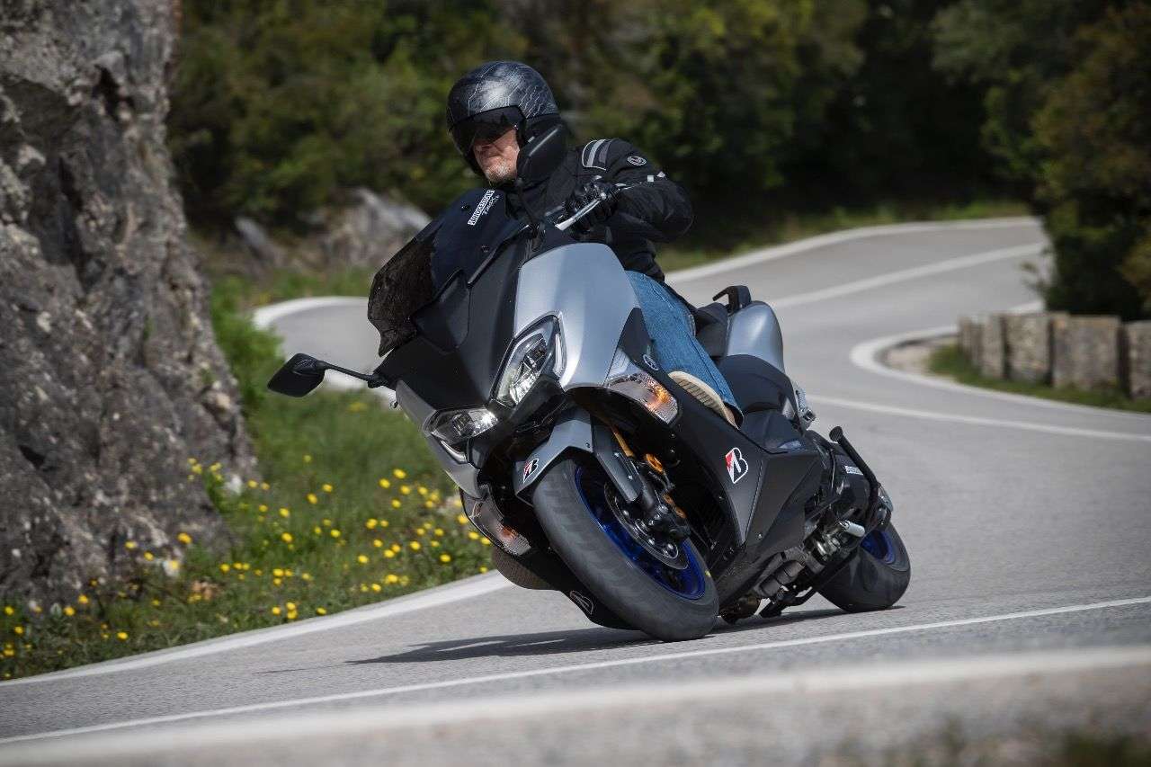 Bridgestone SC2: Flotte Sohle für schnelle, starke und große Scooter wie etwa den Yamaha TMAX SX.