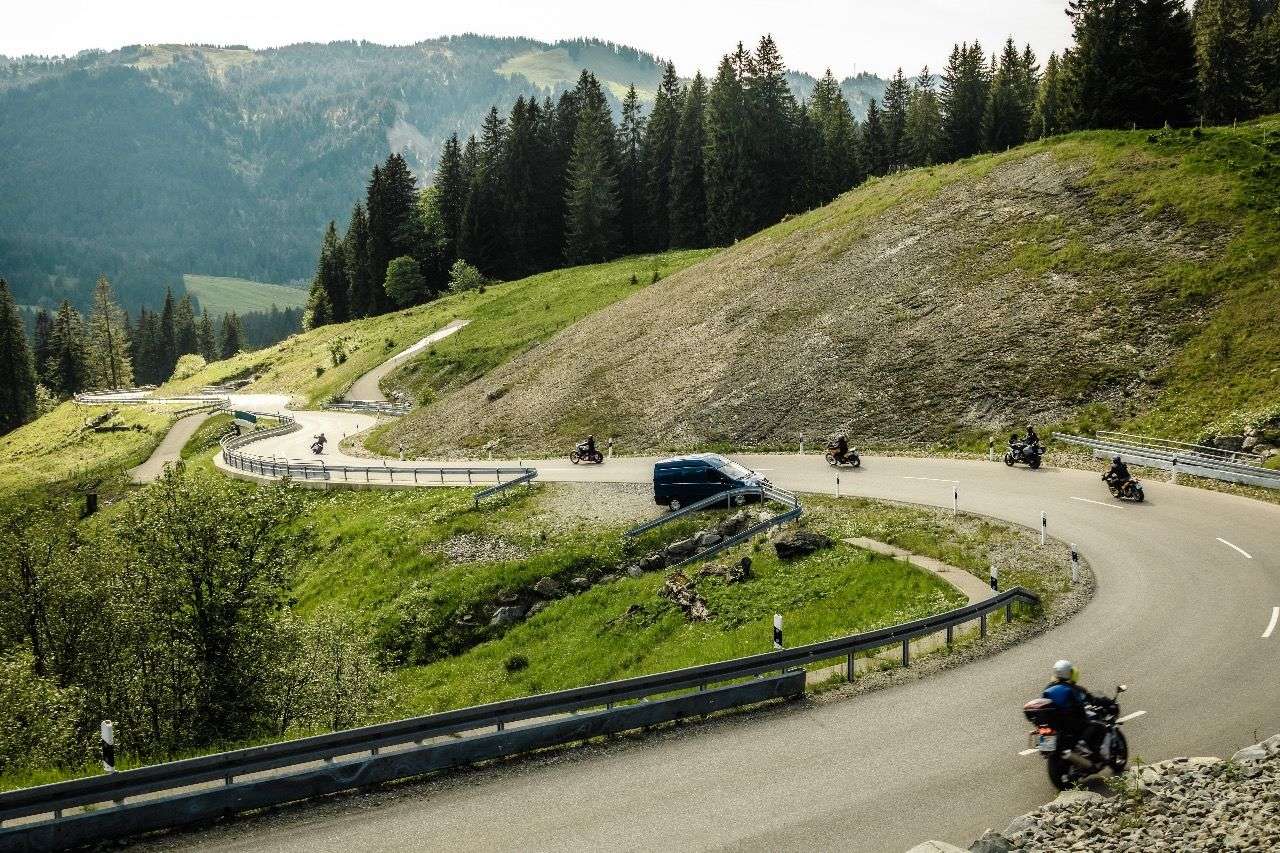 Motorrad-Aus für beliebte Bergstrecken? Nicht ohne Gegenwehr! Foto © Jürgen Skarwan