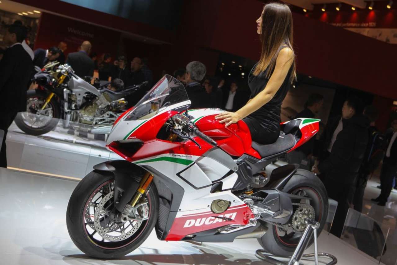 Ducati Panigale V4, hier in der ultimativen Version „Speciale“. Das Superbike mit MotoGP-Motor bringt’s auf 214 PS.