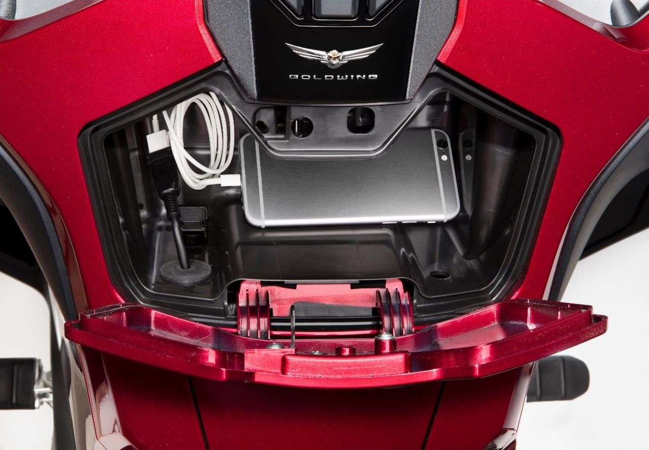 Auch nicht unpraktisch: Versionen der Honda Gold Wing ohne Airbag verfügen über einen Stauraum im Tankbereich.