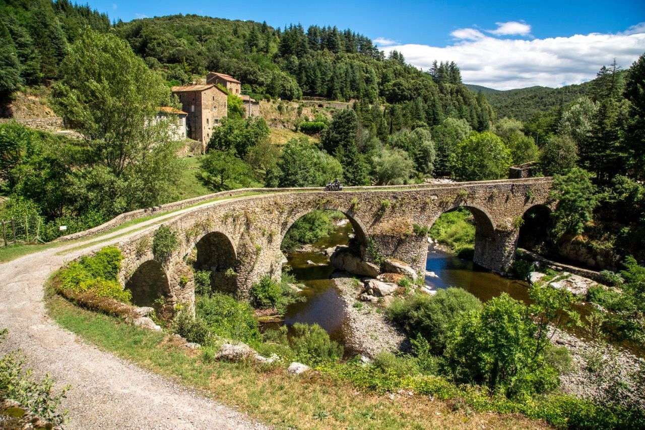 Noch einmal Südfrankreich: Steinbrücke in den Cevennen über den Hérault, nahe Vallerauge.