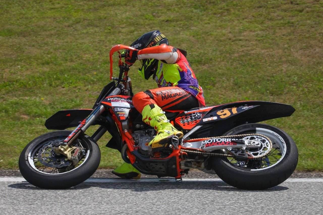 Motorradmagazin-Teampilotin Kimi Adlhart – kann sie in Schwanenstadt die Meisterschaftsführung ausbauen?