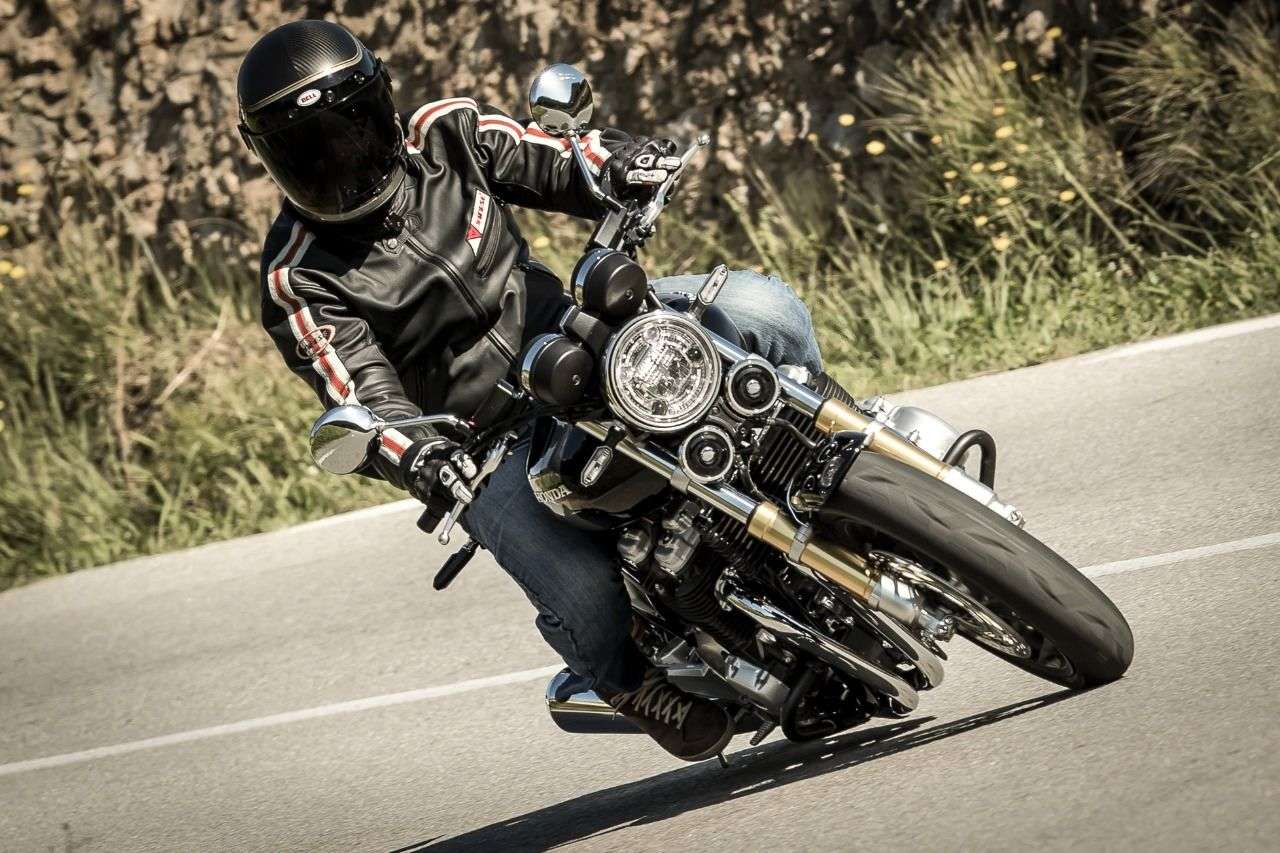 Honda CB1100RS: Neu hinzugekommene Version mit forcierter Sportlichkeit und reduziertem Chromanteil. Entspricht dem aktuellen Zeitgeist.