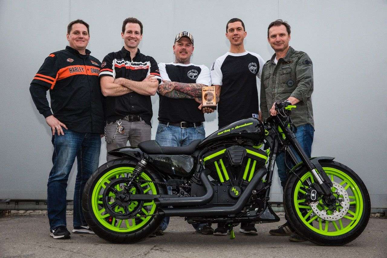 Die Sieger der Österreich-Ausscheidung: Harley-Davidson Linz! Am Foto v.l.: Bernhard Hübner (Vertriebschef Harley Österreich), Matthias Lang (Geschäftsführer Harley Linz), Michael Rauch und Daniel Höflinger (Werkstatt-Team H-D Linz), Dr. Christian Arnezeder (Geschäftsführer H-D Deutschland, Österreich).