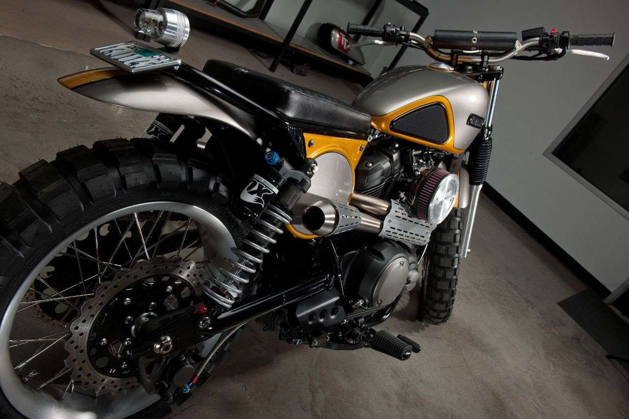 Yamaha SCR950 Yard Built by JPD: Schlanke Silhouette und ein maßgefertigter Auspuff im Stil des großen Bären aus den Sechzigerjahren.