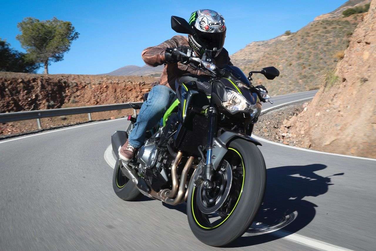 Kawasaki Z900: Neuer Gitterrohrrahmen, stärkerer Motor aus der Z1000, 21 Kilo weniger Gewicht – das spürt man!