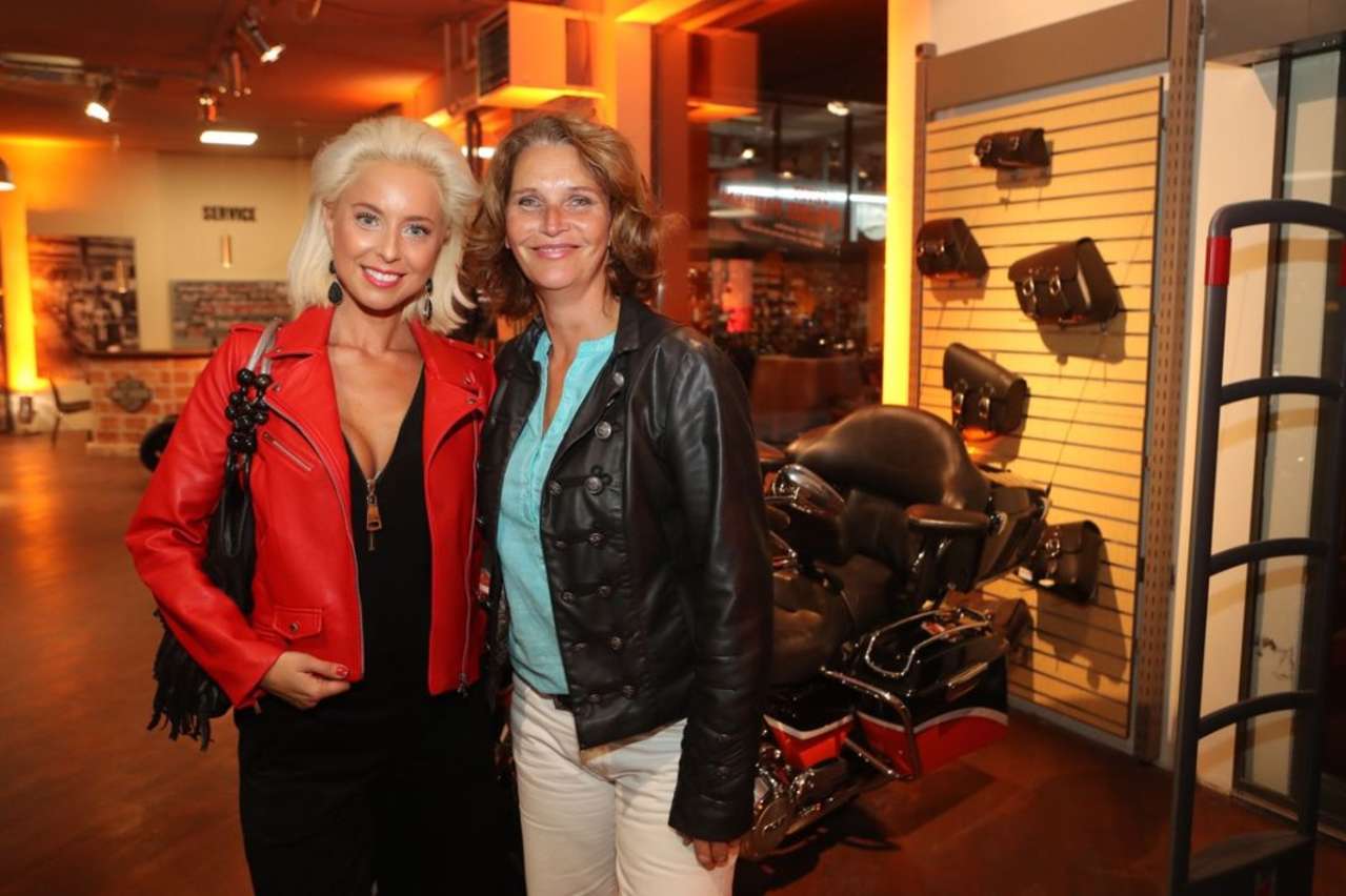 Ivette Wiesmayr mit Musicalstar Maya Hakvoort