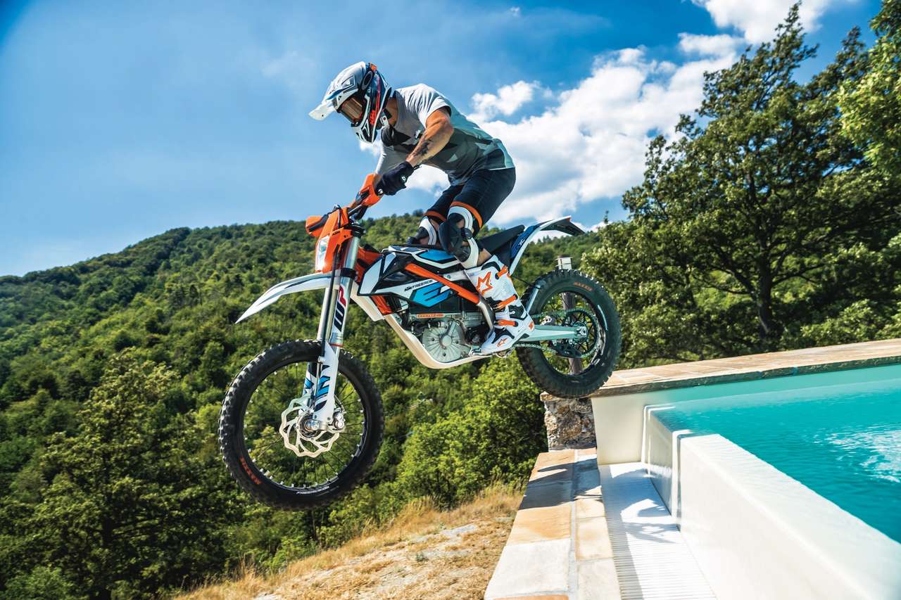 Noch ein Gewinner: Elektrofahrzeuge wie die KTM Freeride E. Sie machen bereits 5% aller Neuzulassungen unter den motorisierten Zweirädern Österreichs aus.