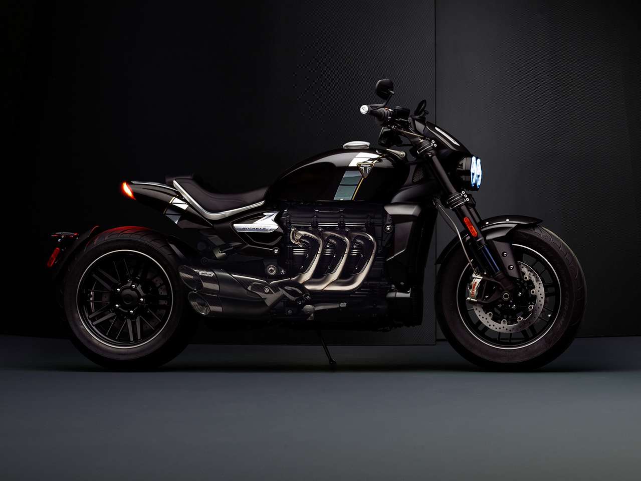 Konkurrenz für Ducatis Diavel und die bösen Cruiser von Harley (Fat Bob, FXDR): die neue Triumph Rocket TFC.