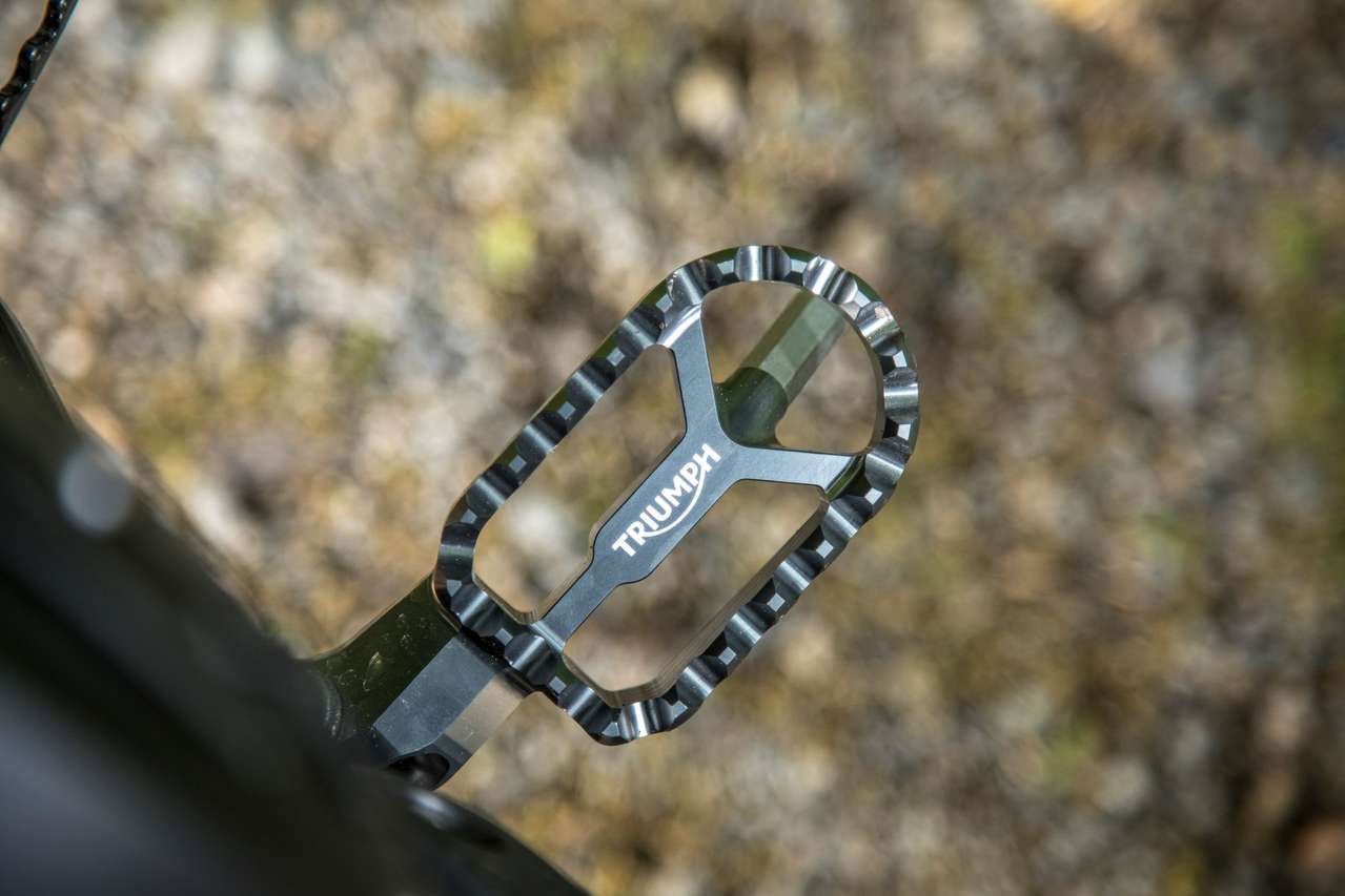 Ernste Details: Offroad-Fußrasten...