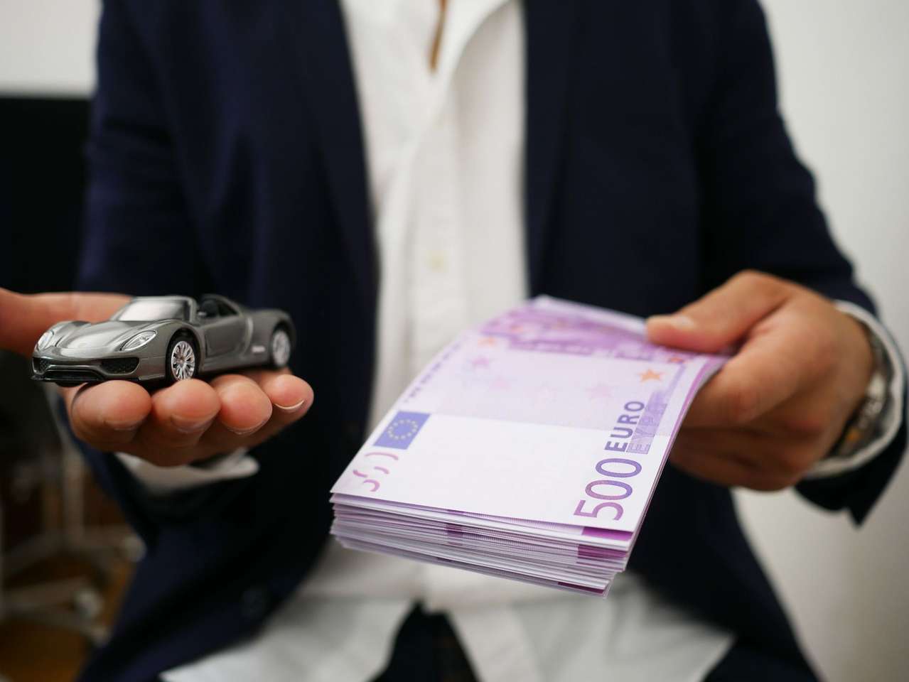 Anzahlungen mindern sowohl beim Leasing als auch bei Krediten die monatlichen Raten. (Pixabay.com © Raten-Kauf CCO Public Domain)