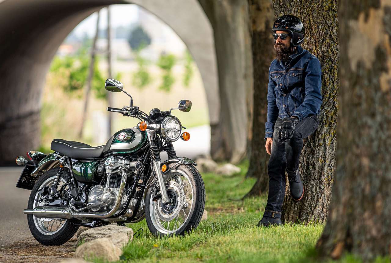 Kawasaki W800; Text: Christoph Lentsch, Fotos: Kurt Pinter