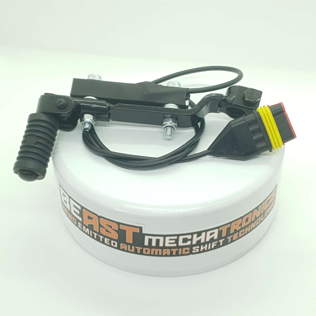 Der Schalthebel eines Pitbikes mit montiertem Biege-Sensor.