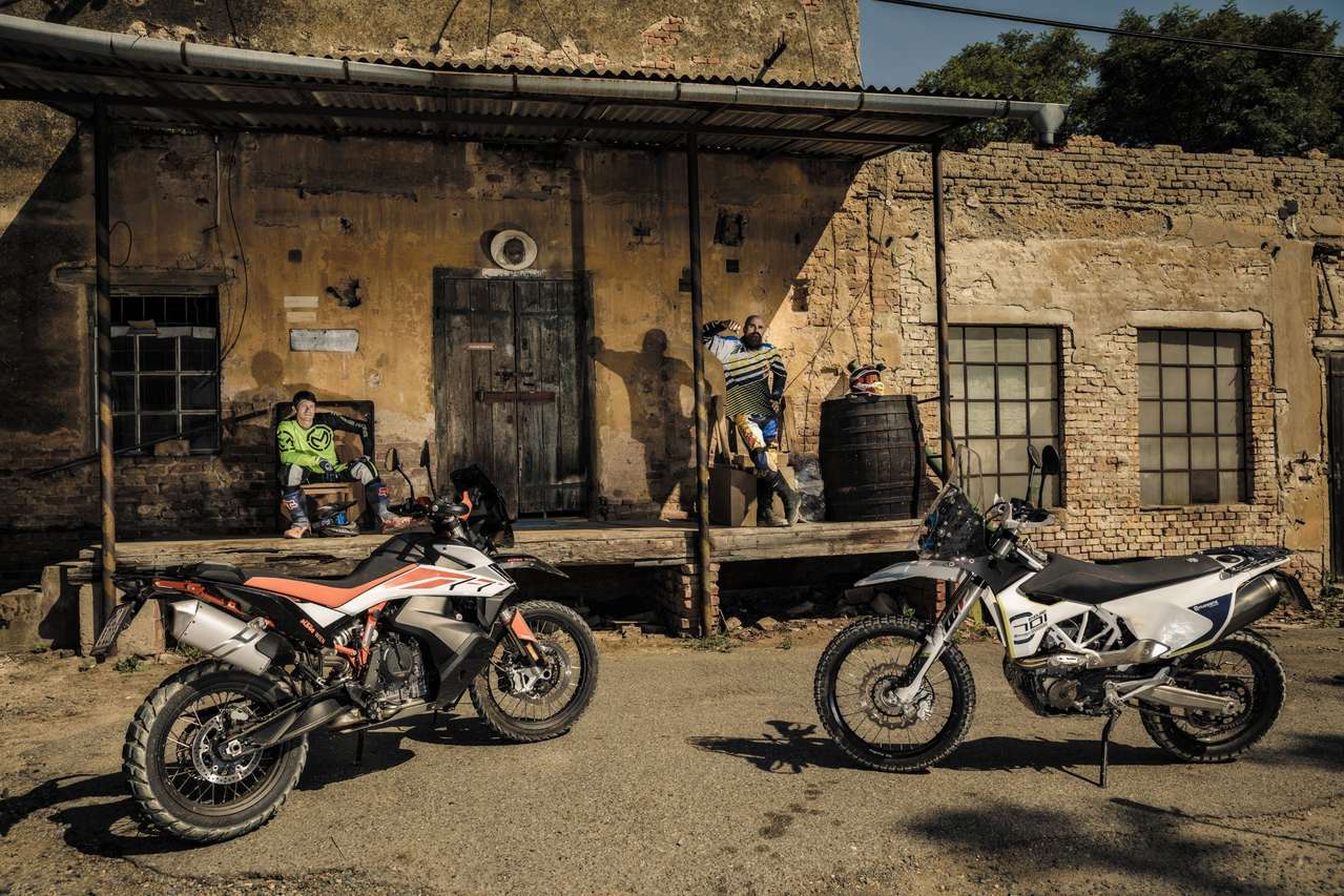 KTM 790 Adventure R und Husqvarna 701 Rallye