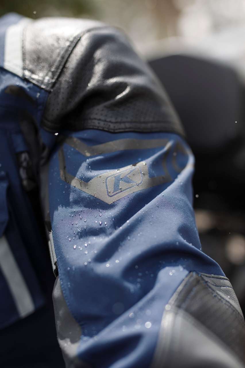 Wie bisher wasserdicht dank dreitägiger Außenhaut samt Gore-Tex-Membran.