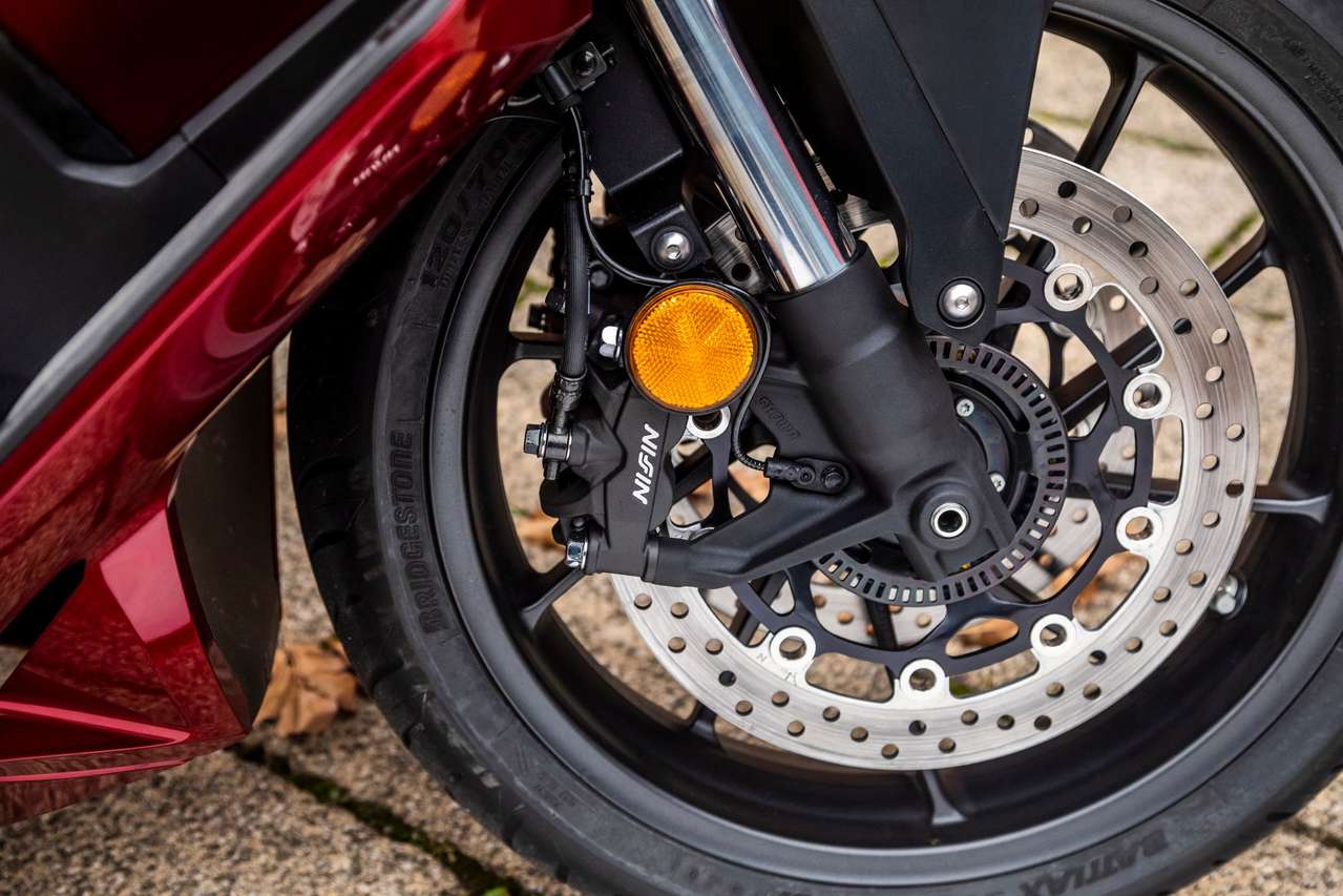 Neu: Zwei Bremsscheiben vorne