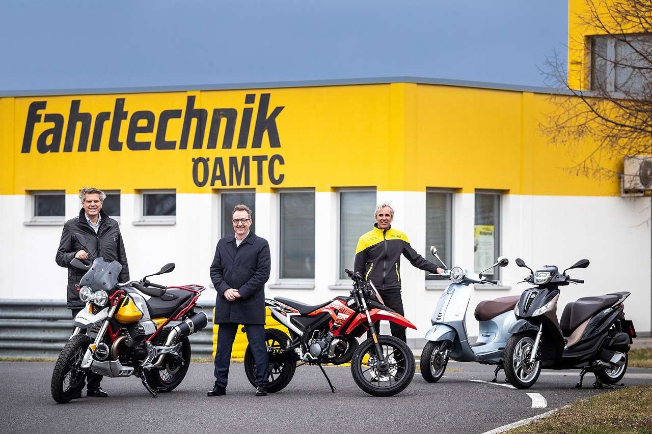 Von links: Martin Studener (Geschäftsführer ÖAMTC Fahrtechnik), Josef Faber (Faber GmbH), Georg Scheiblauer (ÖAMTC Motorrad-Chefinstruktor)