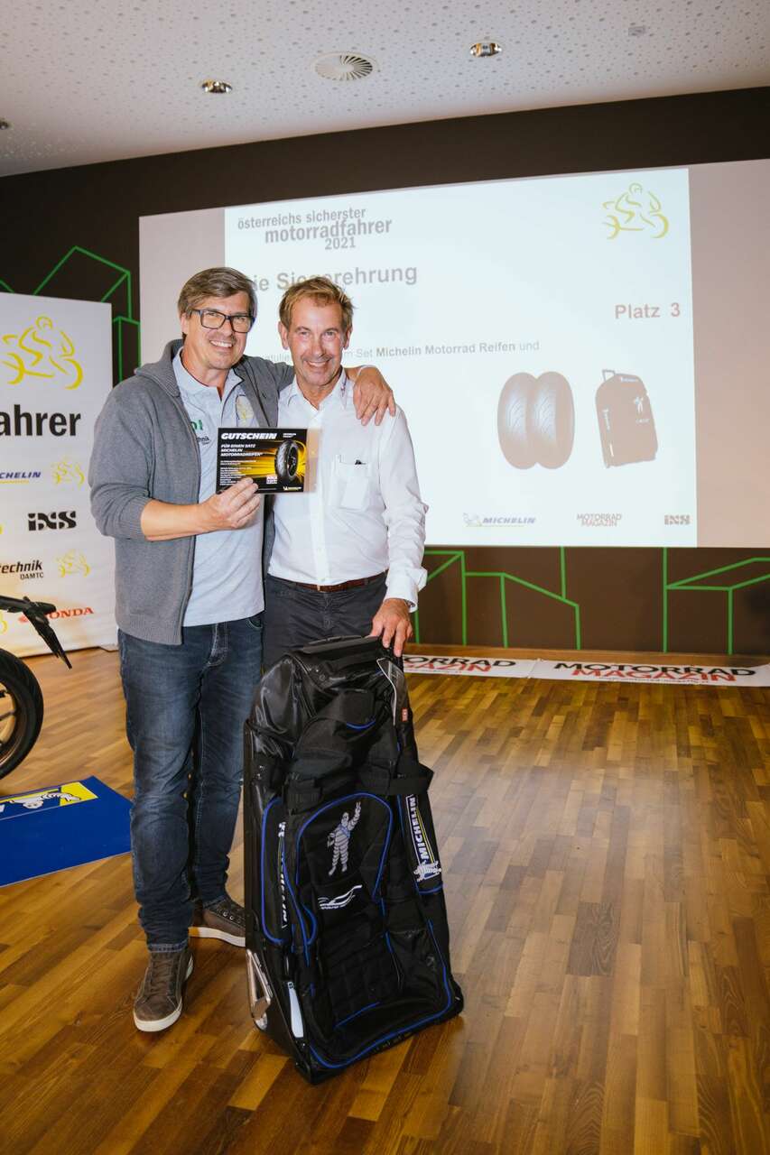 ... Rene Fejer mit Armin Güldner (Michelin) ....