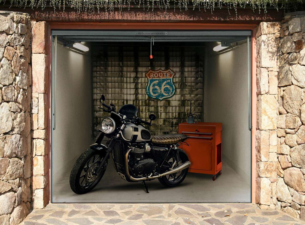 Nein, kein Blick in die Garage, sondern eine optische Täuschung: die Plane fürs Garegntor von „Style your Garage“.