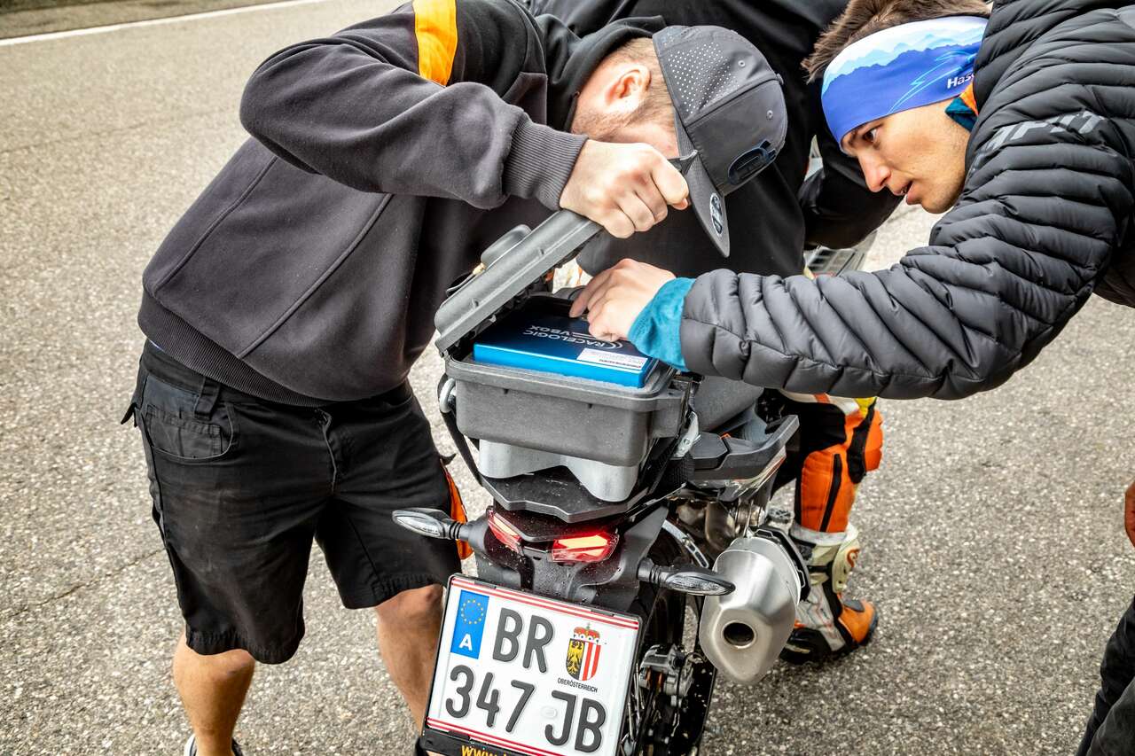 Das R&amp;D-Team von KTM hat die 890 Adventure in ein fahrendes Testlabor verwandelt