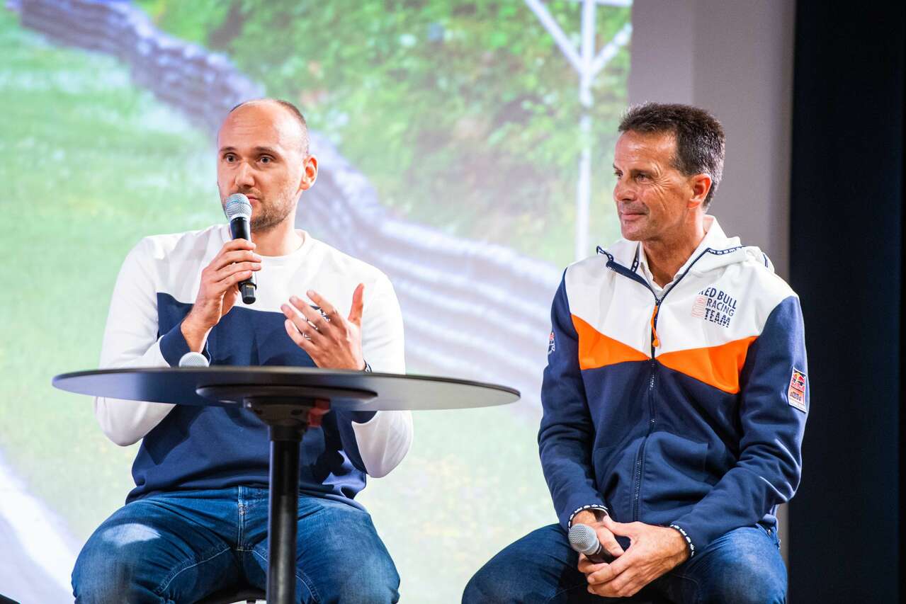 Chris Schipper, Boss von KTM Österreich und Mit-Initiator des AJC (li.). Rechts Ex-Superbiker Andi Meklau, Riding Coach des AJC