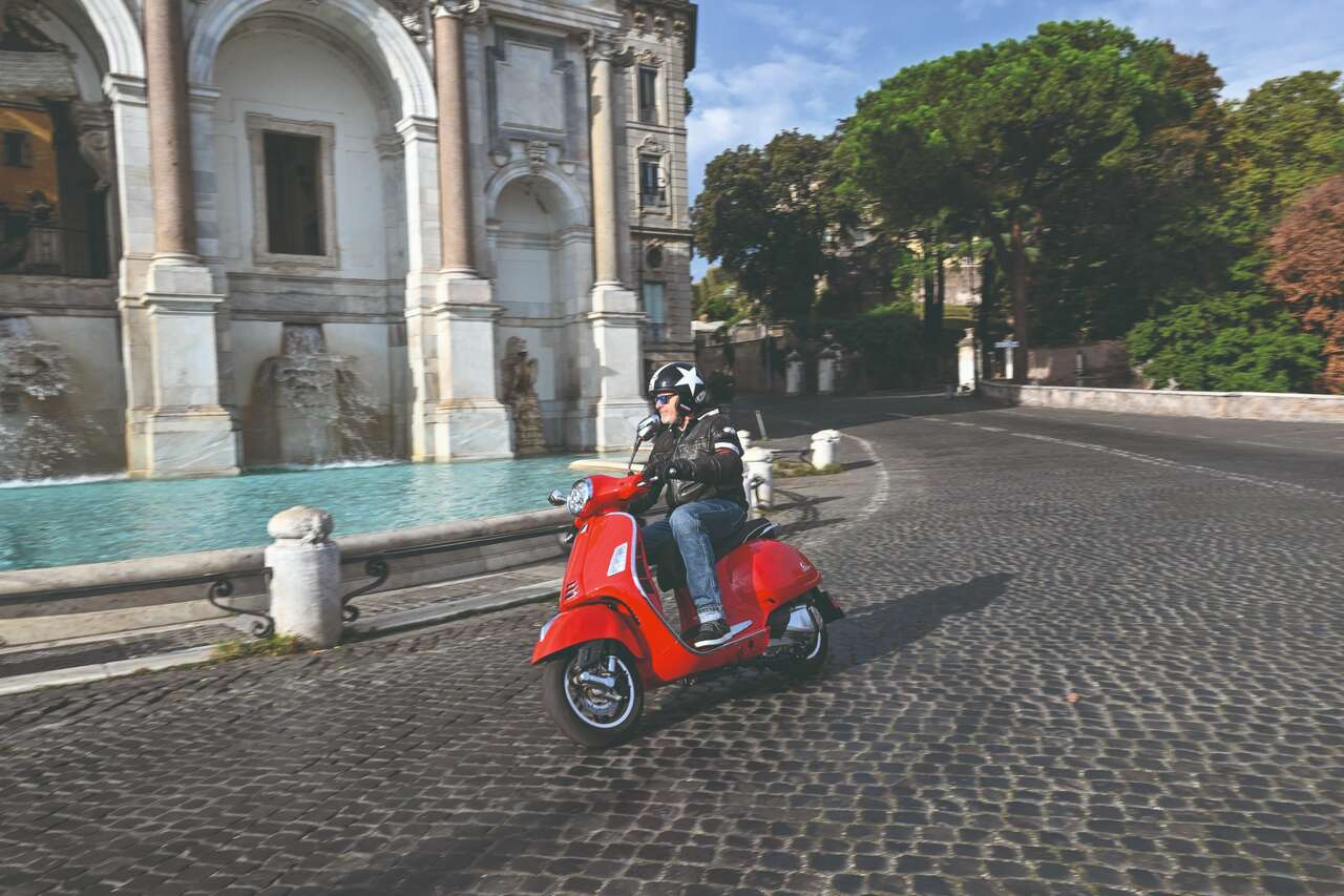 Noch immer Nummer 1, aber mit leichten Verlusten: Vespa und die GTS 300