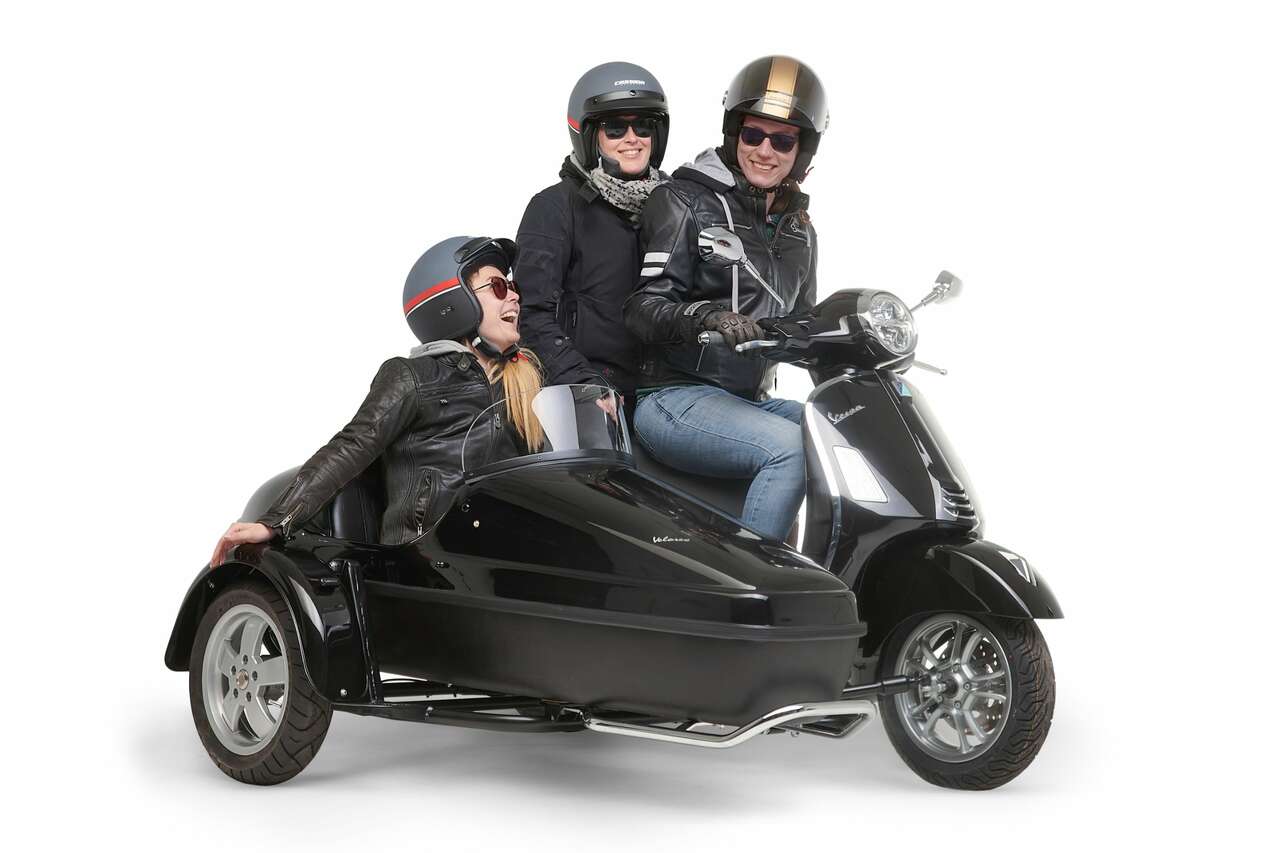 3M mit Vespa: Frau Michaela, Frau Magdalena und Frau Martina