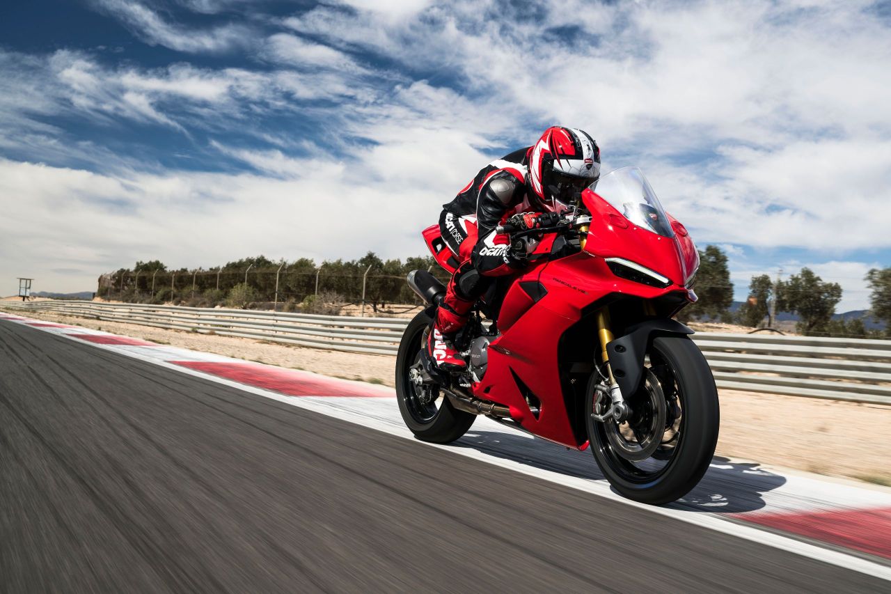 Ducati Panigale V2 2025