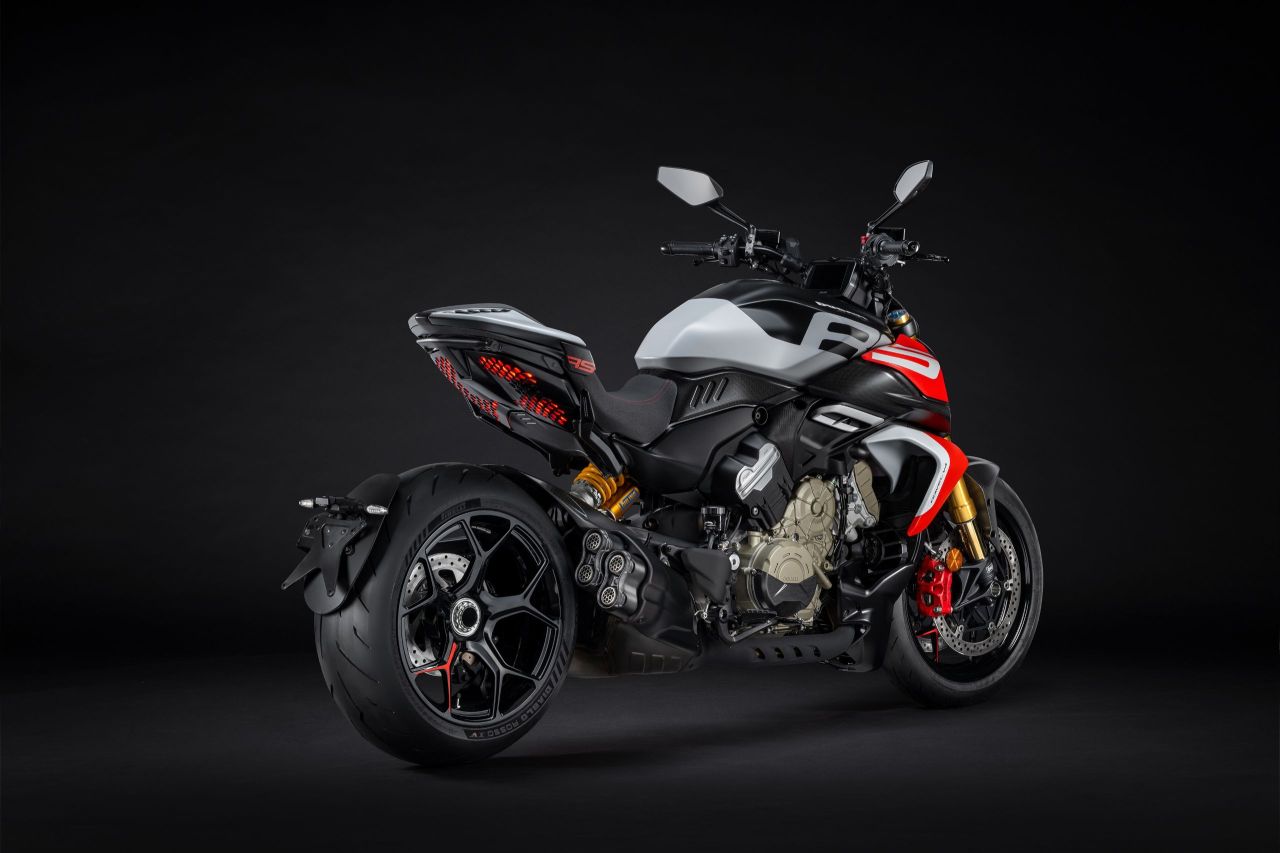 Ducati Diavel V4 RS 2026