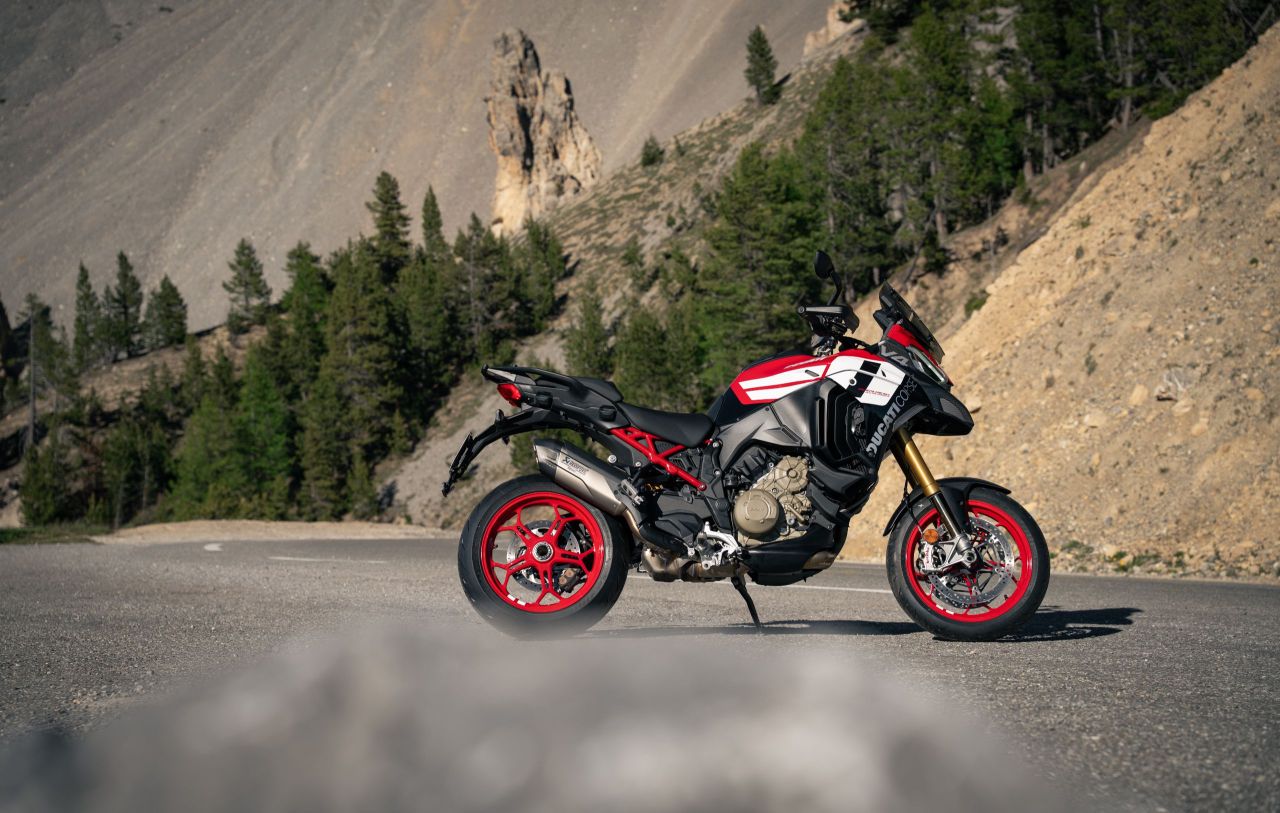 Ducati Multistrrada V4 Pikes Peak, hier mit optionalen roten Rädern